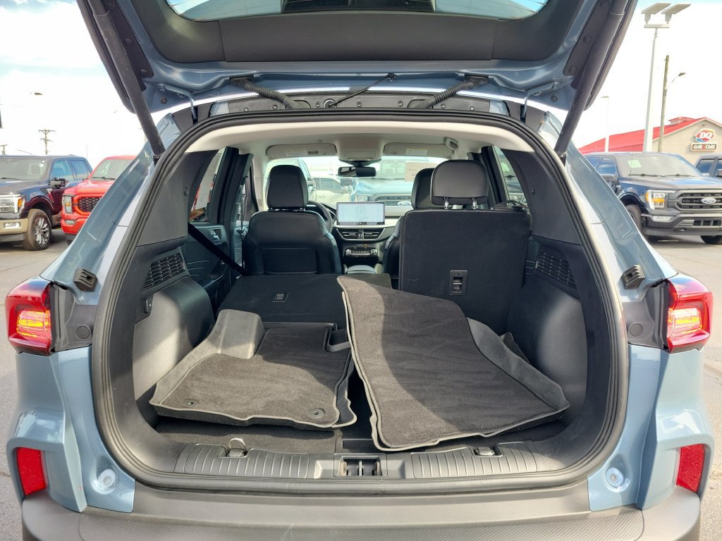 Certified 2023 Ford Escape Platinum AWD/4WD image 11