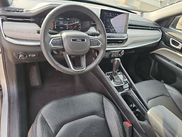 Used 2025 Jeep Compass Limited AWD/4WD image 15