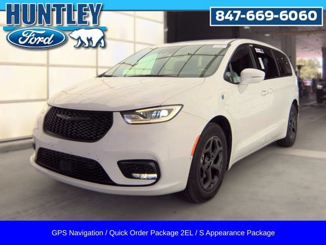 Used 2022 Chrysler Pacifica Touring-L w/ Uconnect Theater Family Group