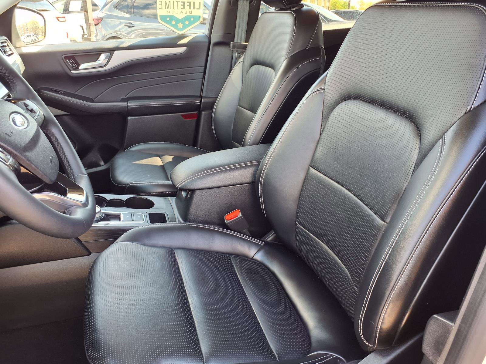Certified 2023 Ford Escape Platinum AWD/4WD image 3
