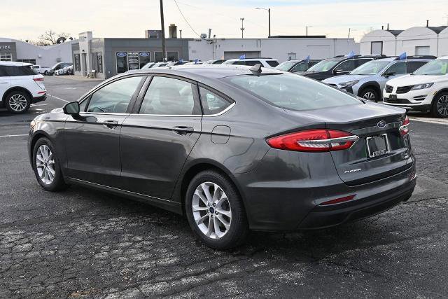 Certified 2020 Ford Fusion SE image 3