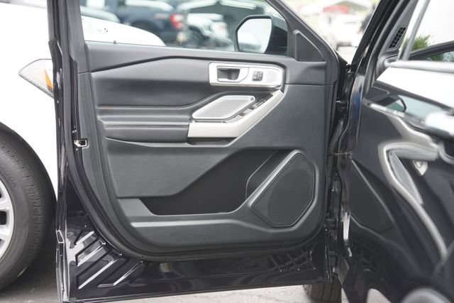 Certified 2023 Ford Explorer Limited w/ Limited Technology Package RWD image 33