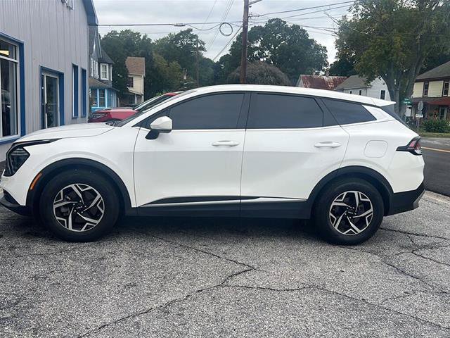 Used 2025 Kia Sportage LX FWD image 2