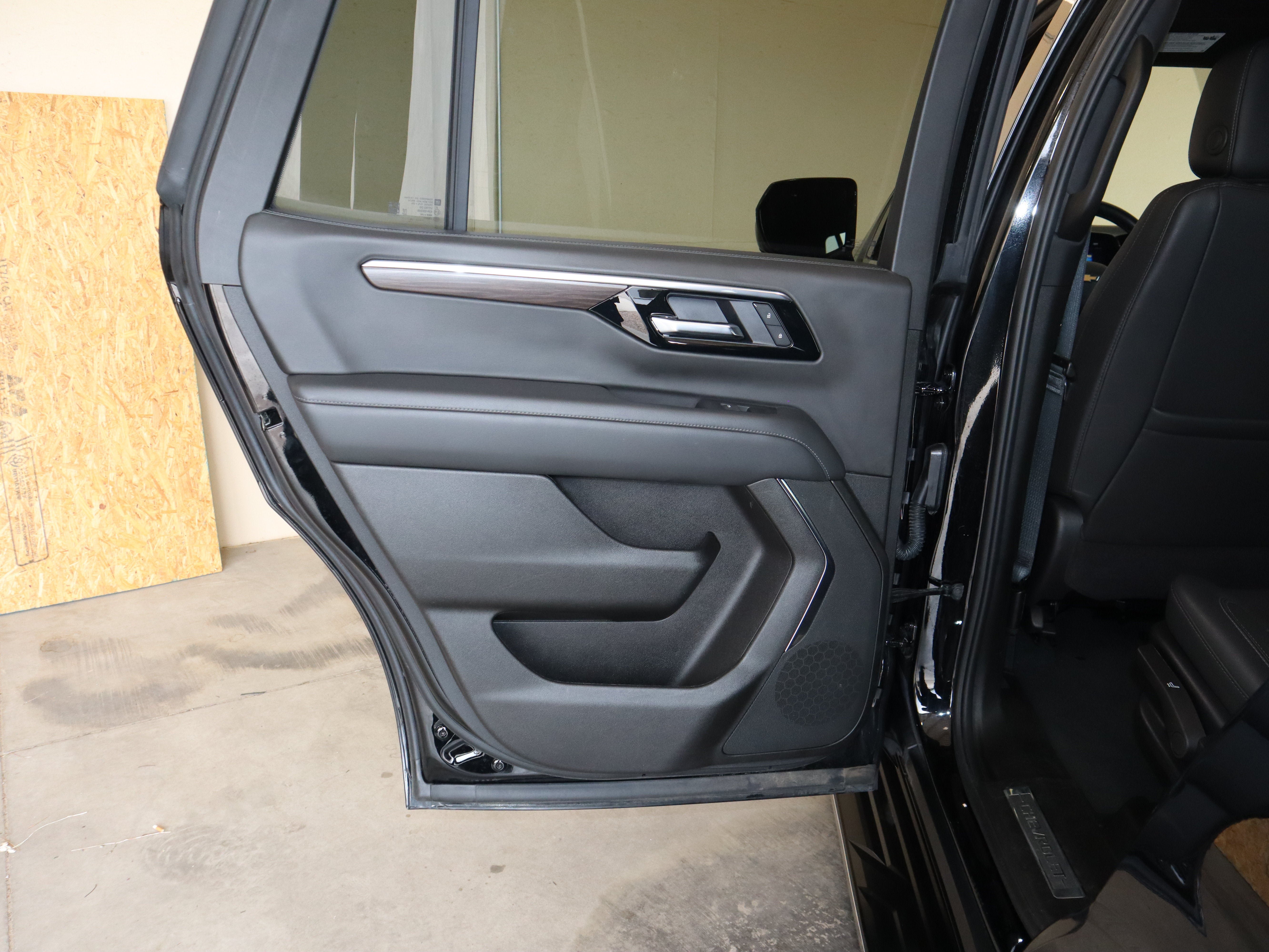 Used 2025 Chevrolet Tahoe LT RWD image 36