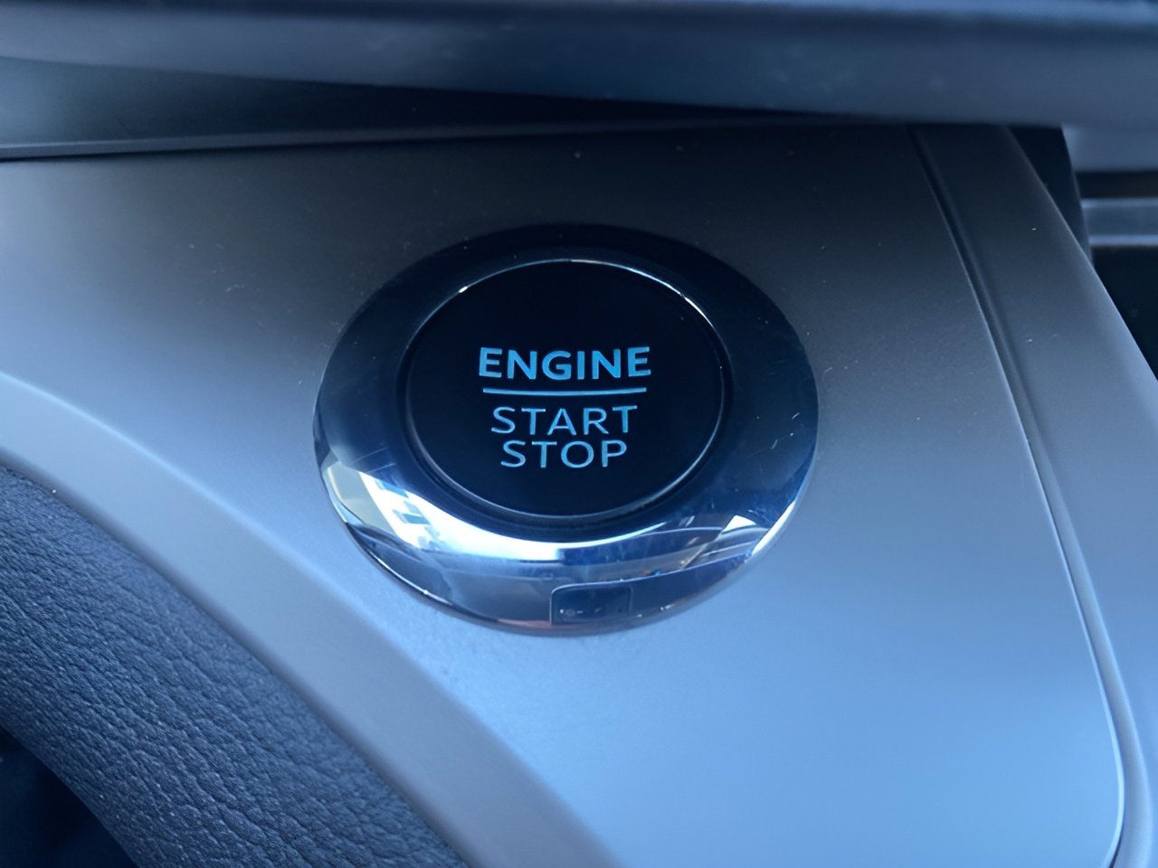 Certified 2023 Ford Explorer XLT w/ Equipment Group 202A image 24