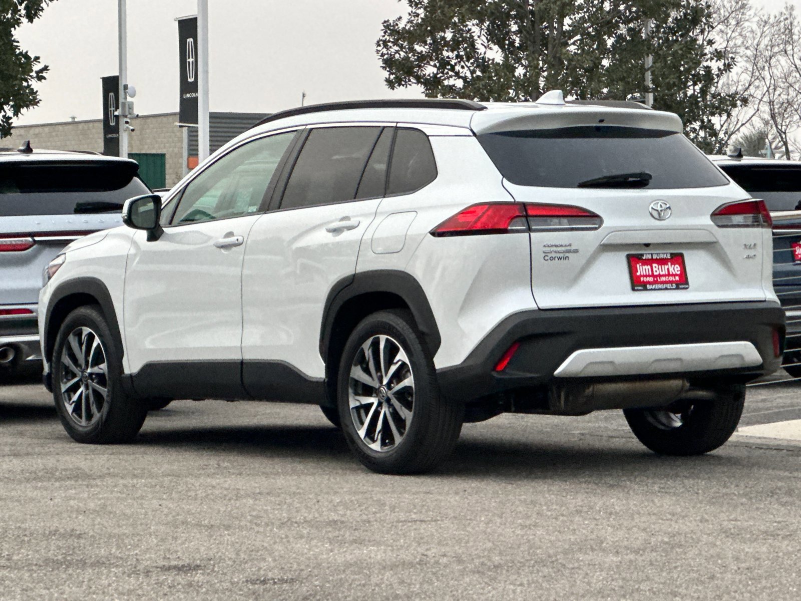 Used 2023 Toyota Corolla Cross XLE image 3