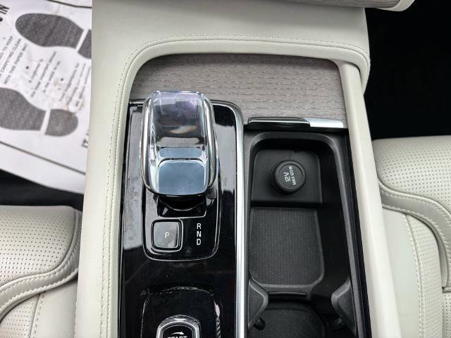 Used 2023 Volvo XC90 B6 Ultimate w/ Protection Package image 18