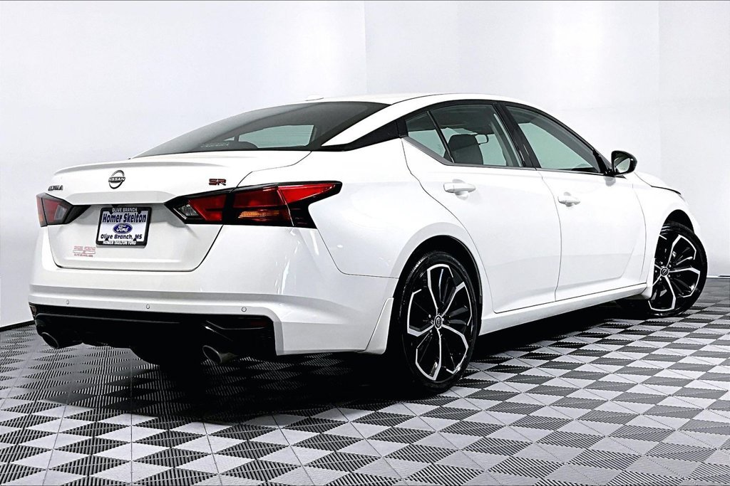 Used 2024 Nissan Altima 2.5 SR FWD image 12