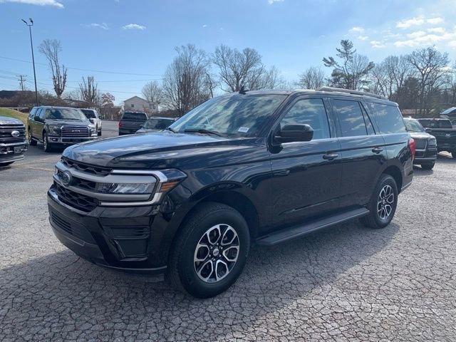 Certified 2024 Ford Expedition XLT image 4