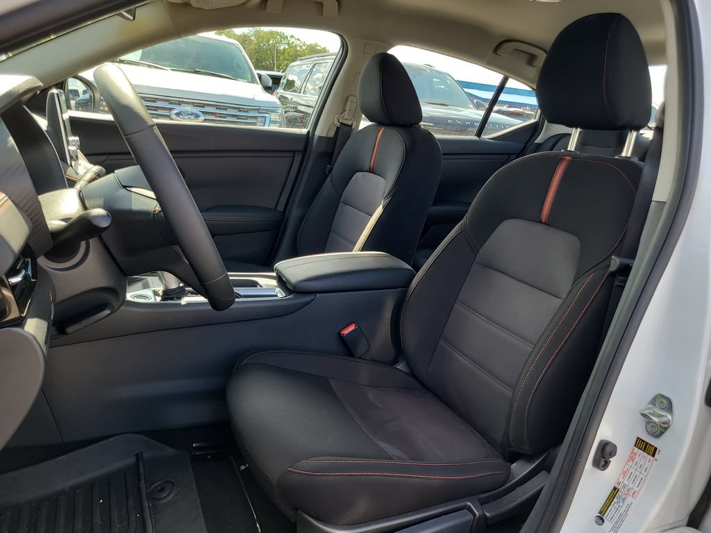 Used 2025 Nissan Sentra SR FWD image 17
