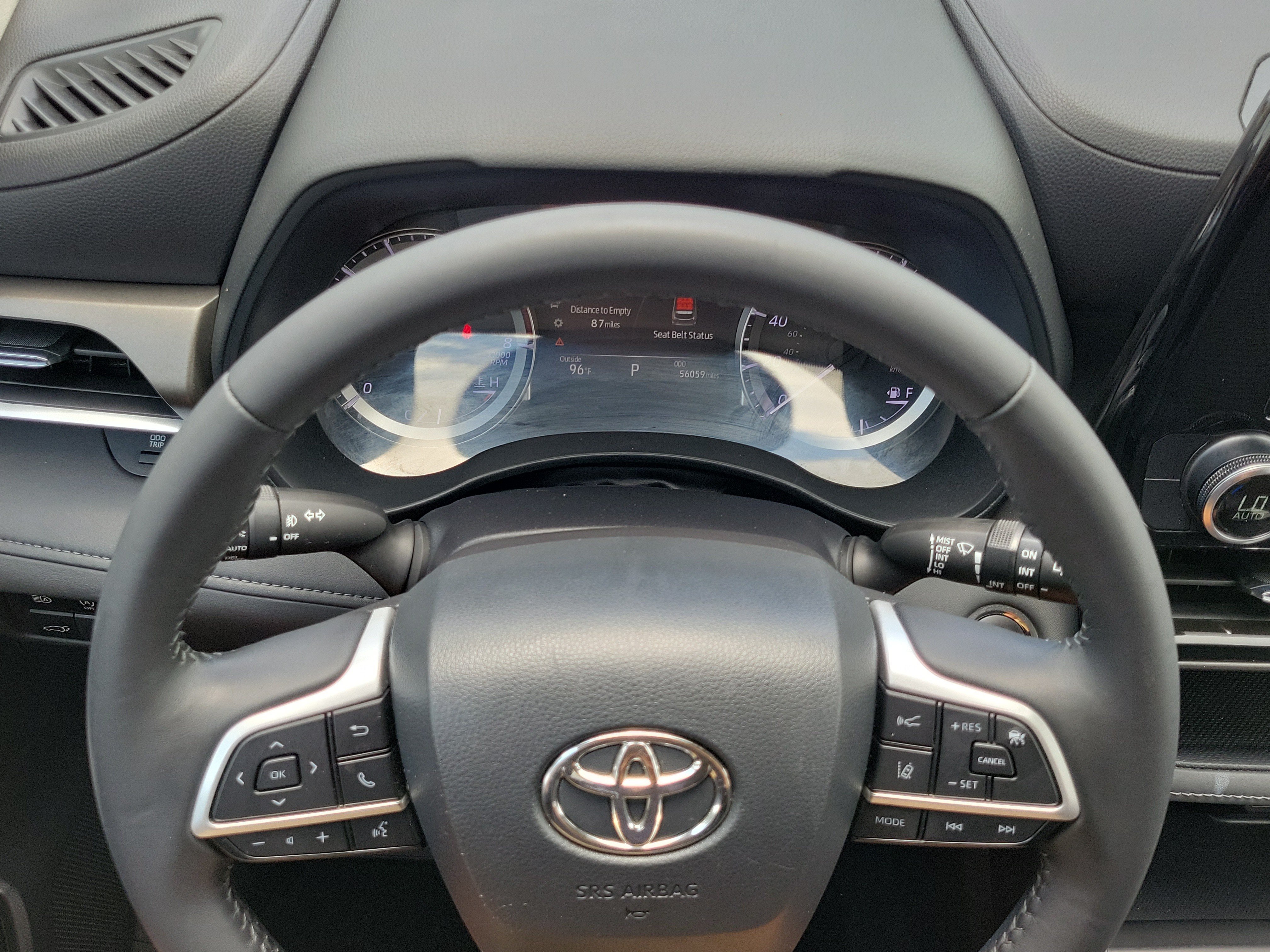 Used 2023 Toyota Highlander LE FWD image 23