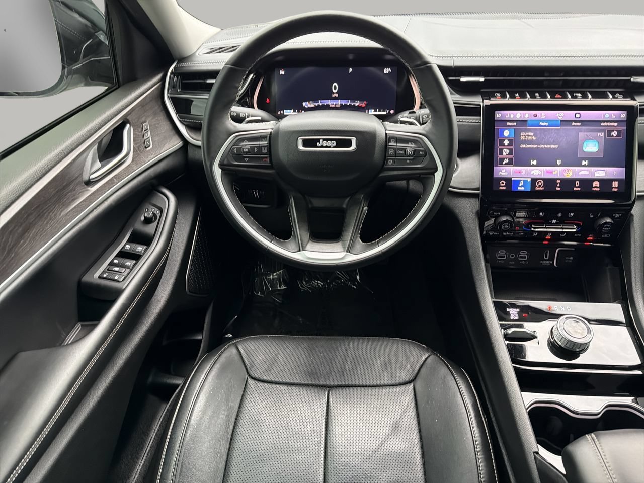 Used 2022 Jeep Grand Cherokee L Limited w/ Luxury Tech Group II AWD/4WD image 14