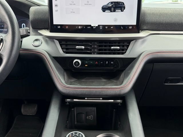 Certified 2025 Ford Explorer ST-Line AWD/4WD image 28