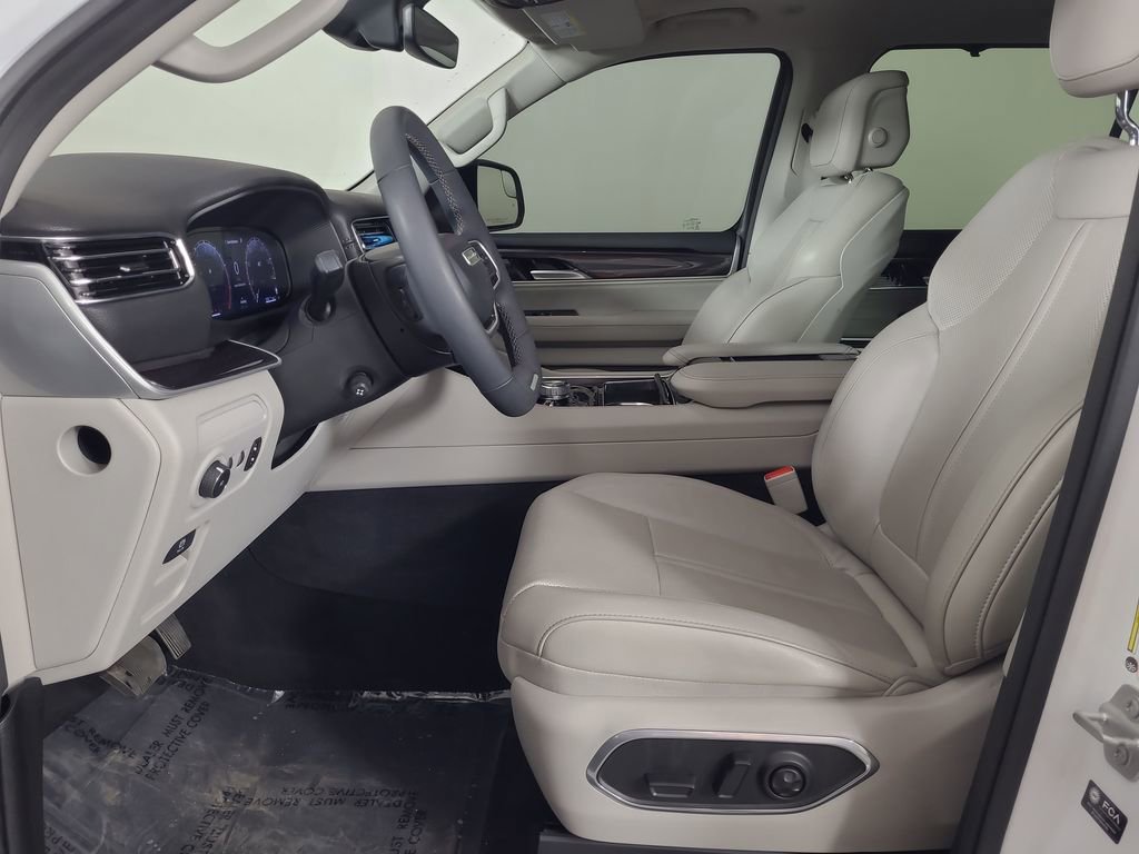 Used 2024 Jeep Wagoneer 4WD w/ Premium Group I image 19