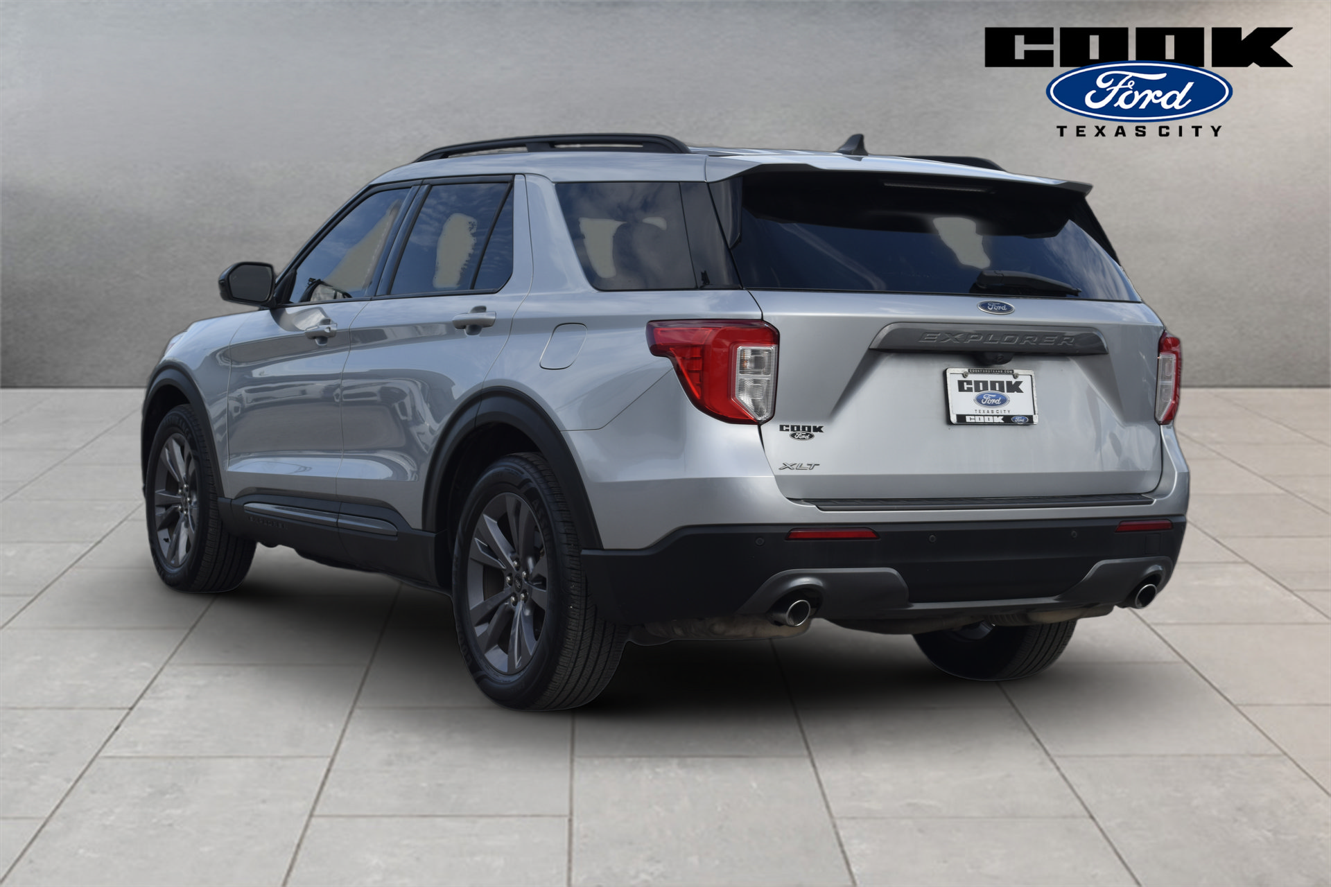 Certified 2023 Ford Explorer XLT w/ Equipment Group 202A RWD image 4