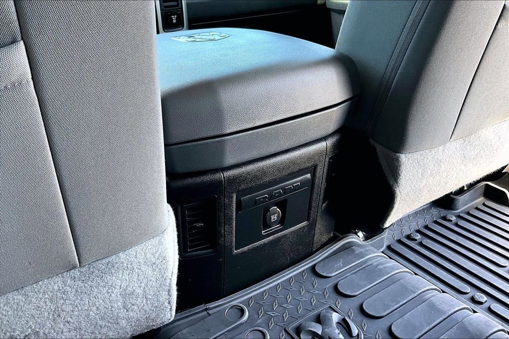 Used 2020 RAM 1500 Classic SLT w/ Luxury Group RWD image 34