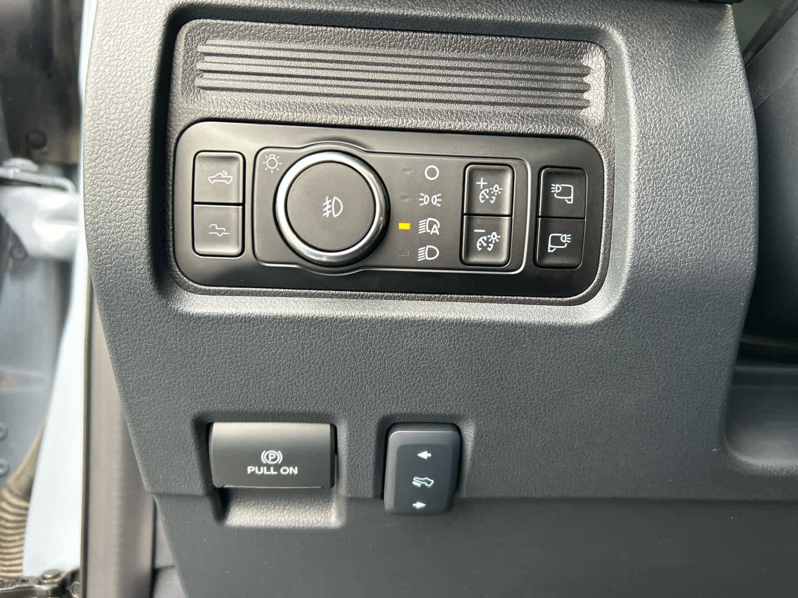 Certified 2025 Ford F350 Platinum image 32