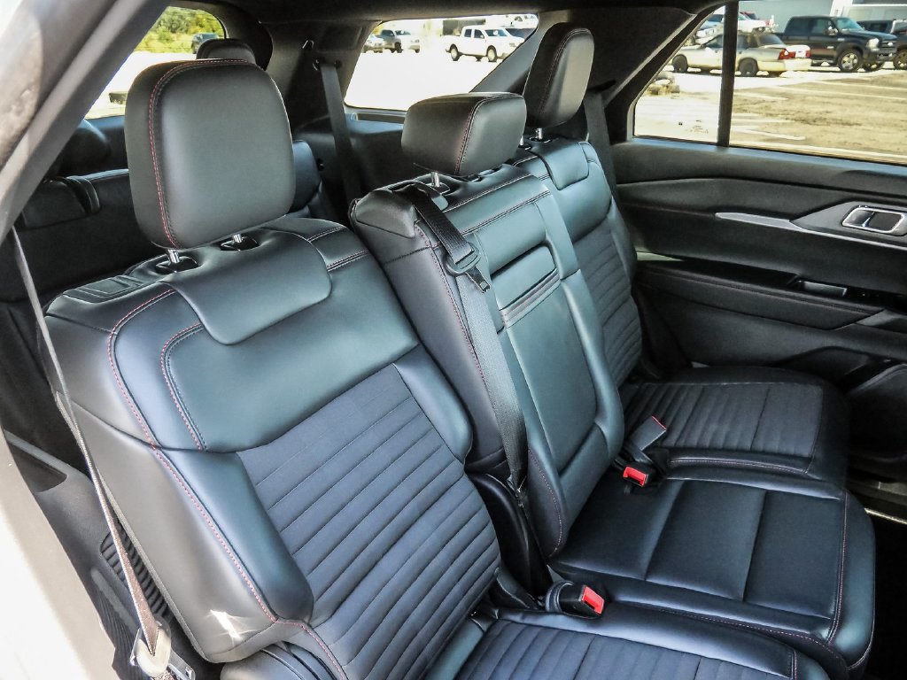 Certified 2025 Ford Explorer ST-Line RWD image 24