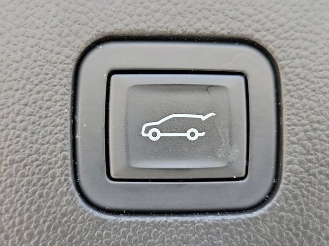 Used 2018 Buick Enclave Premium w/ Experience Buick Package FWD image 14