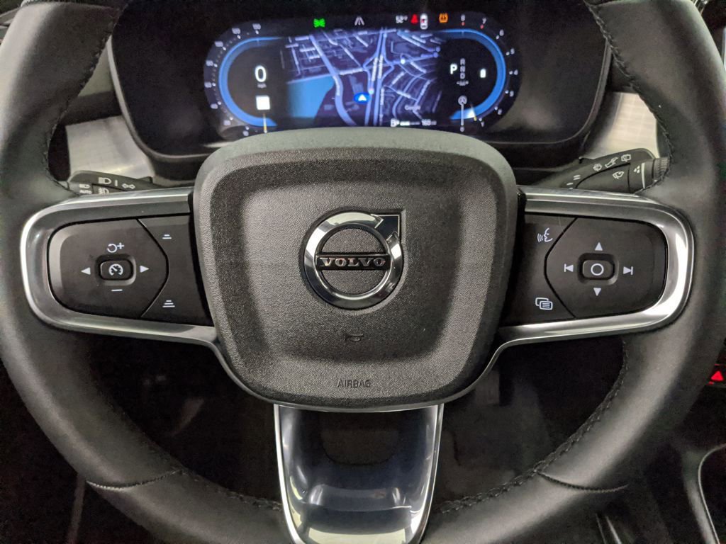 Used 2024 Volvo XC40 B5 Core AWD/4WD image 11