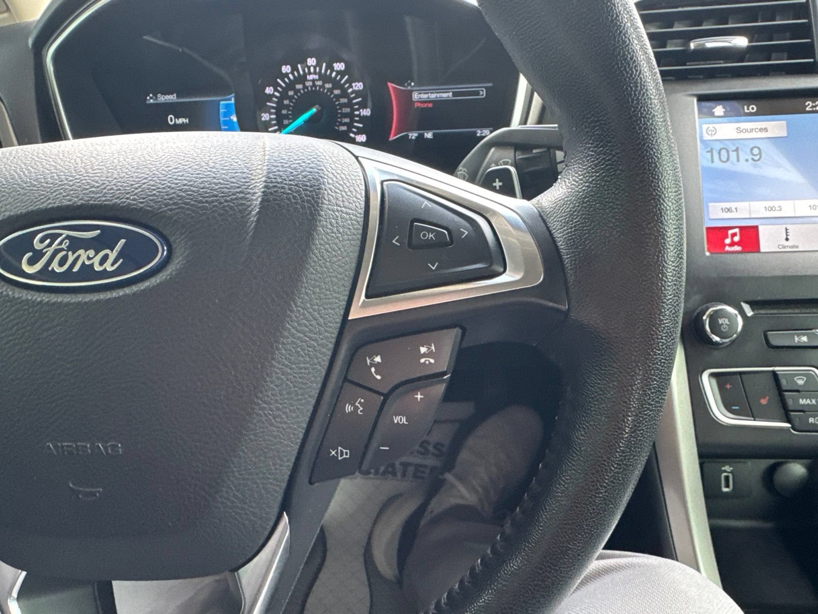 Certified 2018 Ford Fusion SE w/ Fusion SE Technology Package FWD image 28