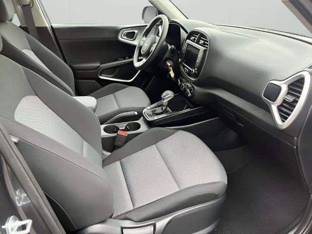 Used 2025 Kia Soul LX w/ LX Technology Package FWD image 10