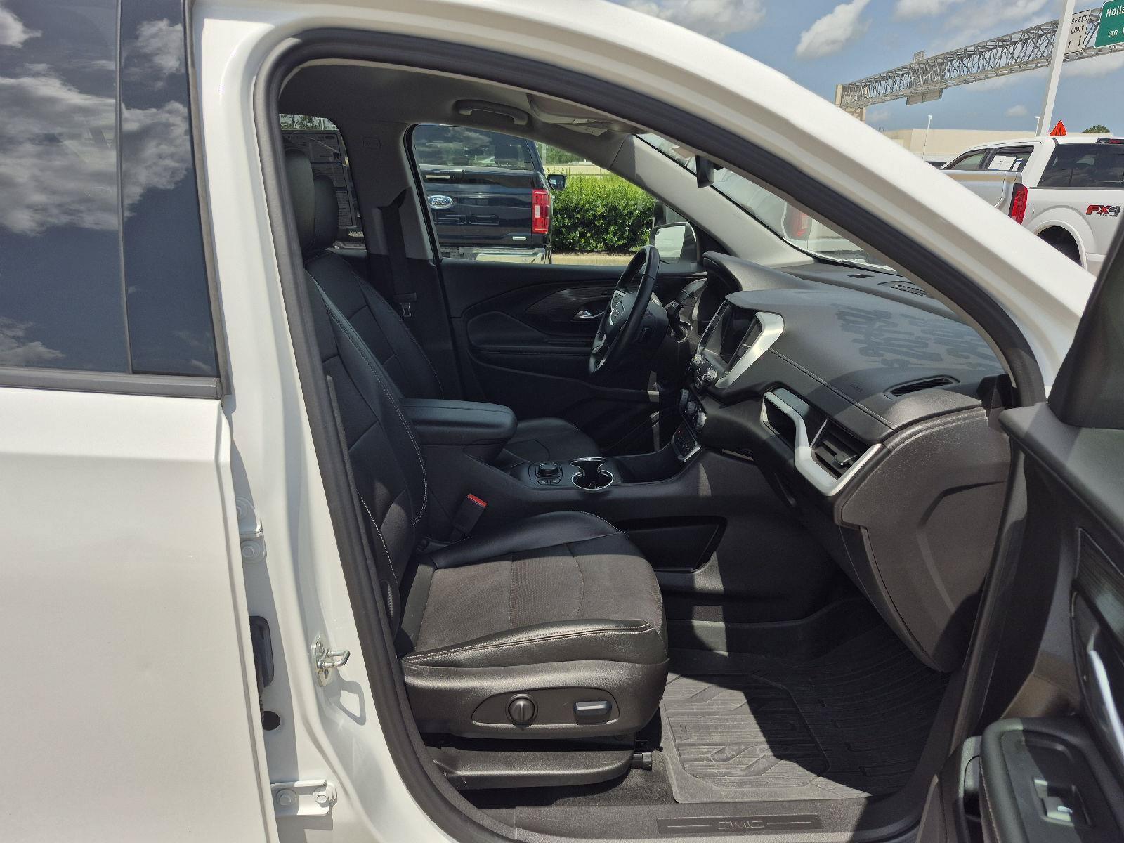 Used 2024 GMC Terrain SLT FWD image 10