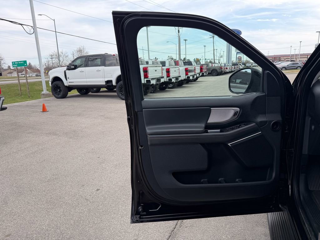 Certified 2025 Ford Expedition Active image 12