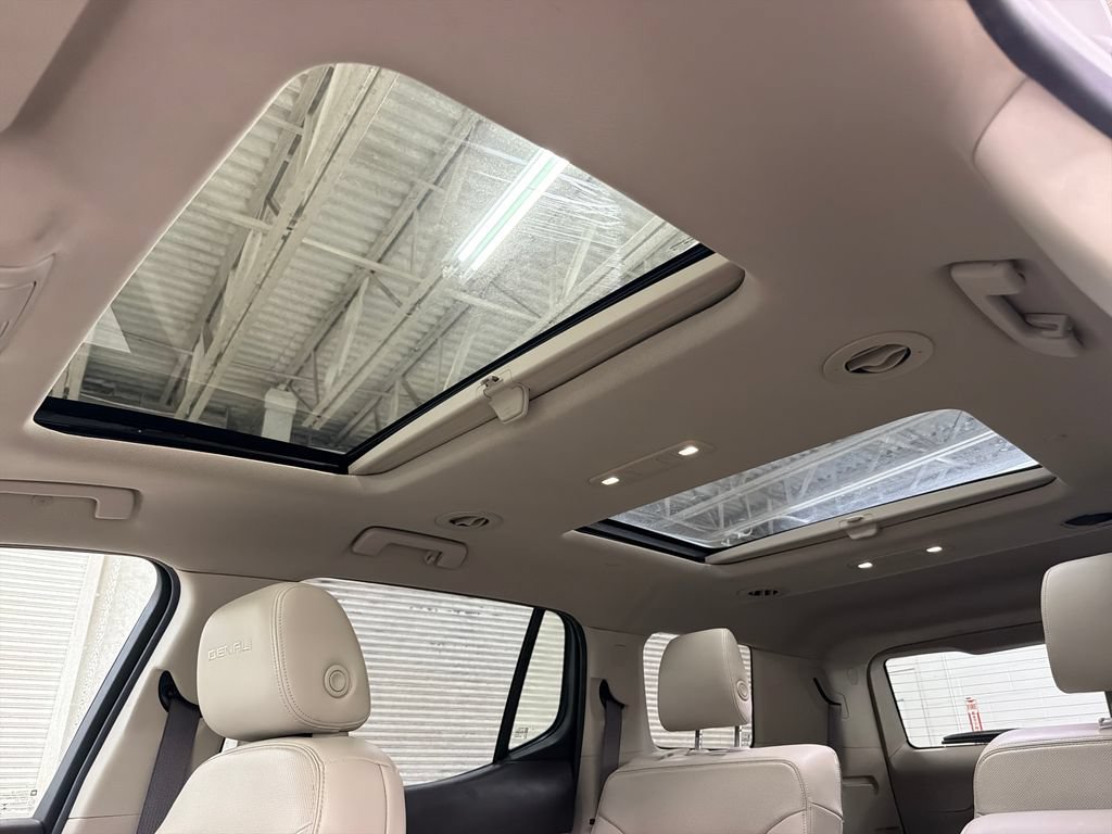 Used 2018 GMC Acadia Denali w/ Technology Package FWD image 10