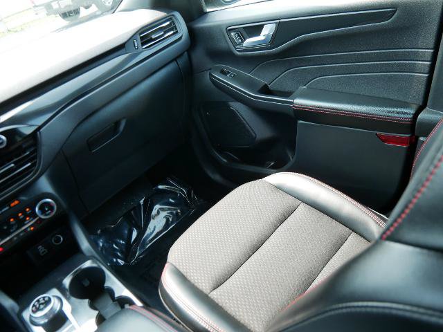 Certified 2025 Ford Escape ST-Line Select AWD/4WD image 17