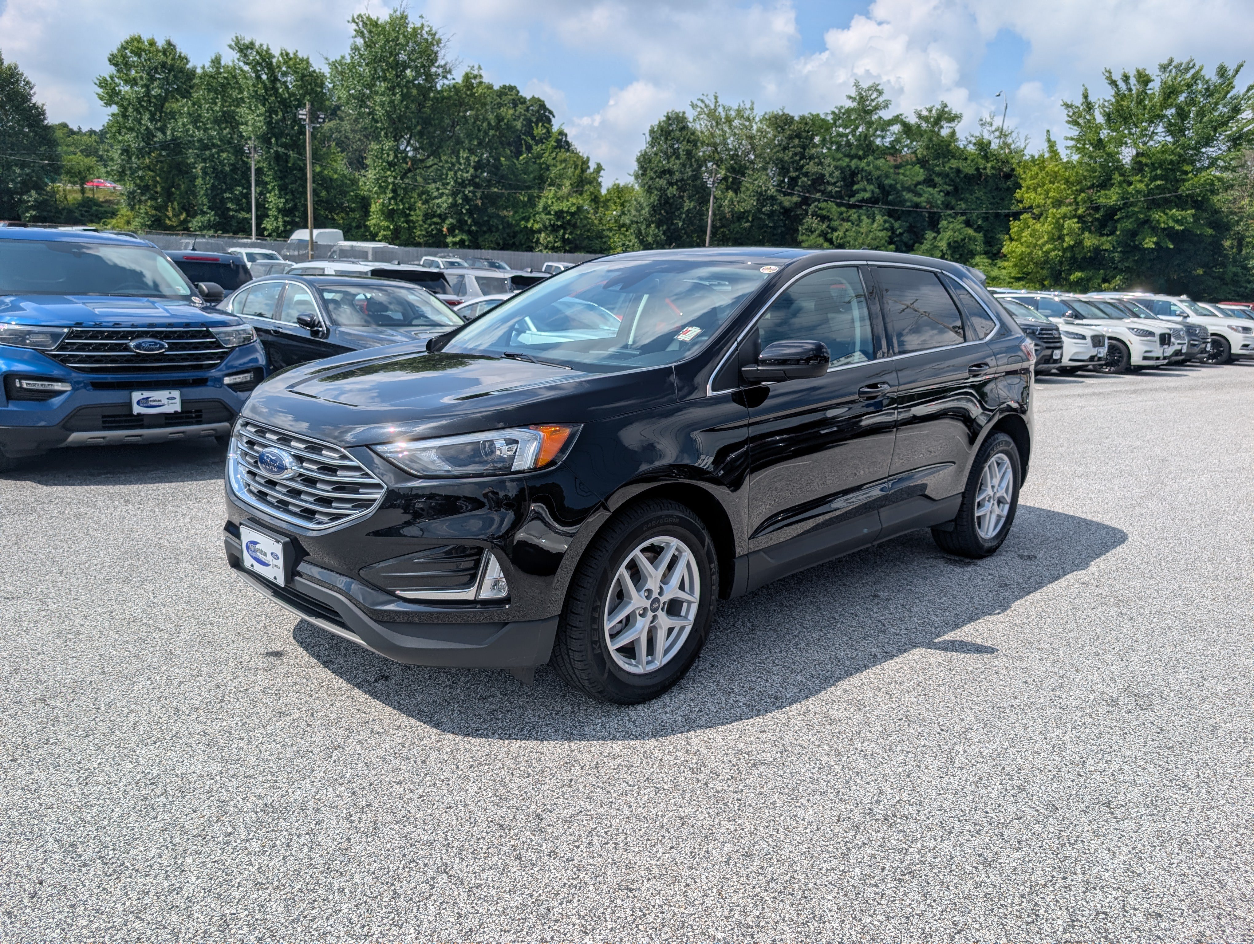 Certified 2022 Ford Edge SEL w/ Convenience Package AWD/4WD image 2