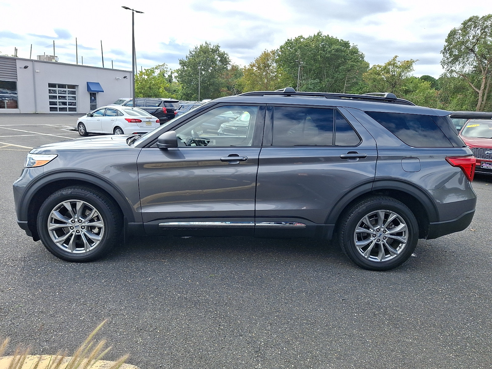 Certified 2022 Ford Explorer XLT w/ Equipment Group 202A AWD/4WD image 6
