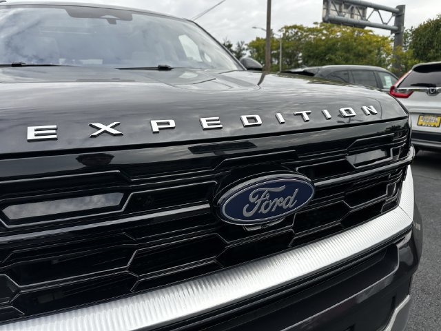 Certified 2025 Ford Expedition Max Platinum w/ Driver's Package AWD/4WD image 10