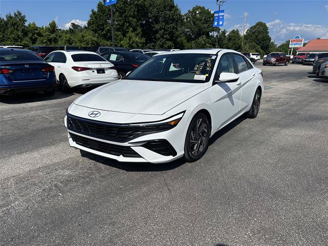 Used 2025 Hyundai Elantra SEL FWD image 5
