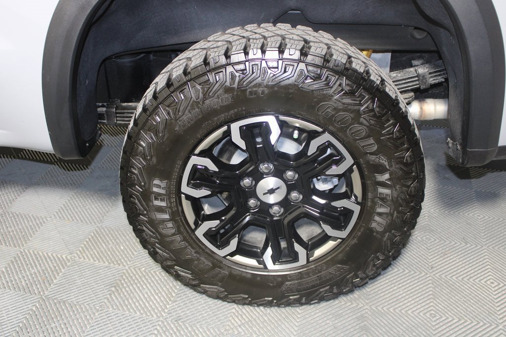 Used 2025 Chevrolet Silverado 1500 ZR2 w/ Technology Package image 23