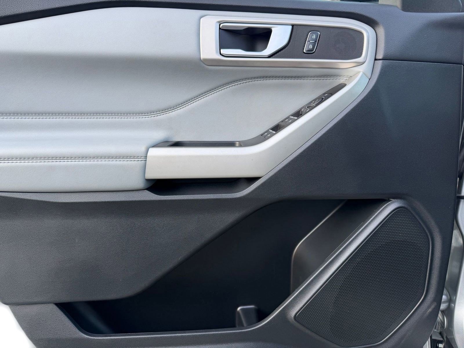 Certified 2022 Ford Explorer XLT w/ Equipment Group 202A image 12