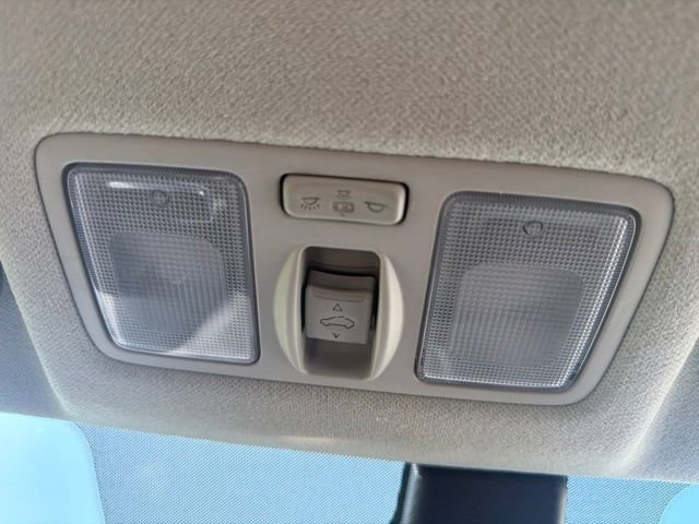 Used 2025 Hyundai Venue SEL FWD image 37