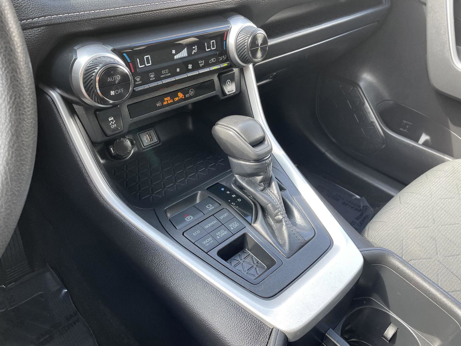 Used 2023 Toyota RAV4 XLE AWD/4WD image 28