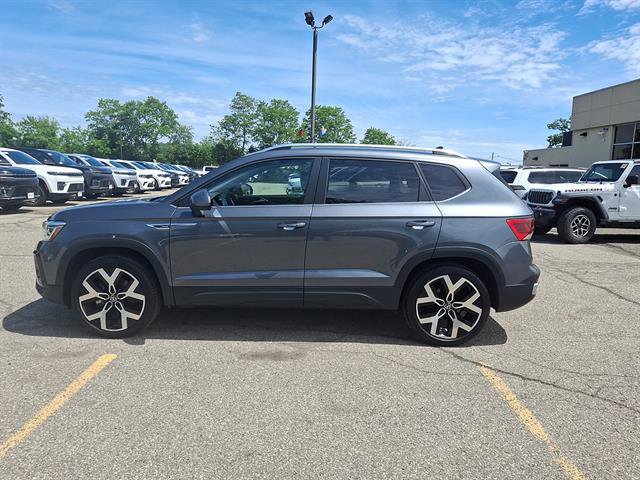 Used 2022 Volkswagen Taos SEL w/ Panoramic Sunroof Package AWD/4WD image 7