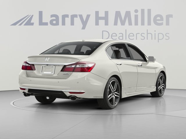 Used 2017 Honda Accord Touring image 2