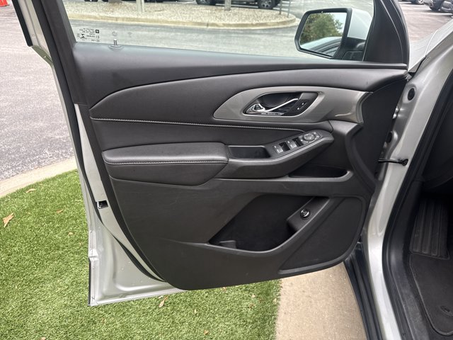 Used 2022 Chevrolet Traverse LT FWD image 10