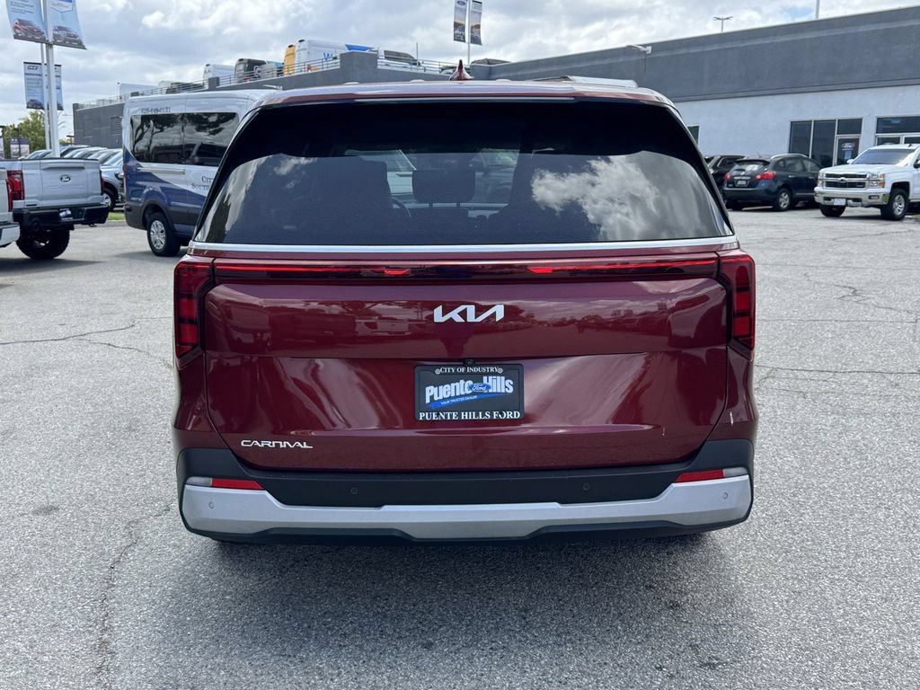 Used 2025 Kia Carnival FWD image 5