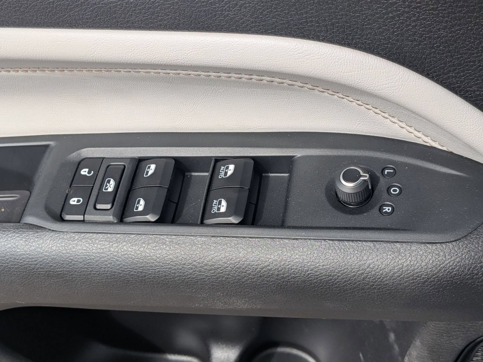 Used 2025 Jeep Compass Limited AWD/4WD image 15