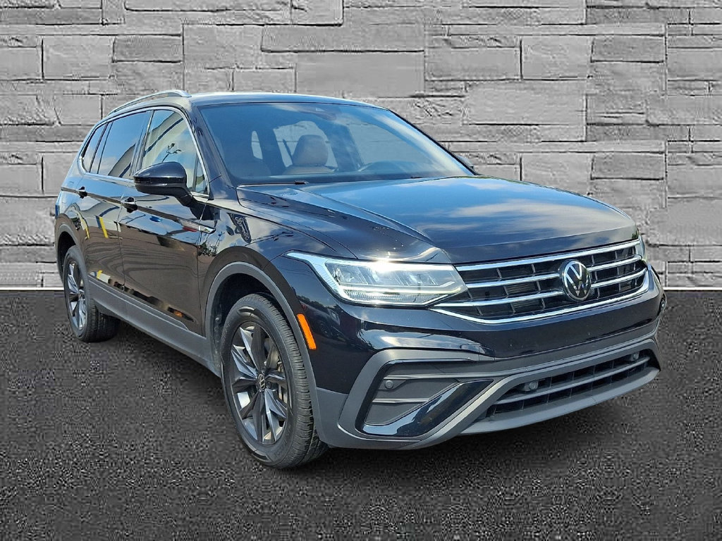 Used 2024 Volkswagen Tiguan SE AWD/4WD image 2