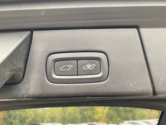 Used 2018 Volvo V90 T6 Cross Country w/ Protection Package image 18