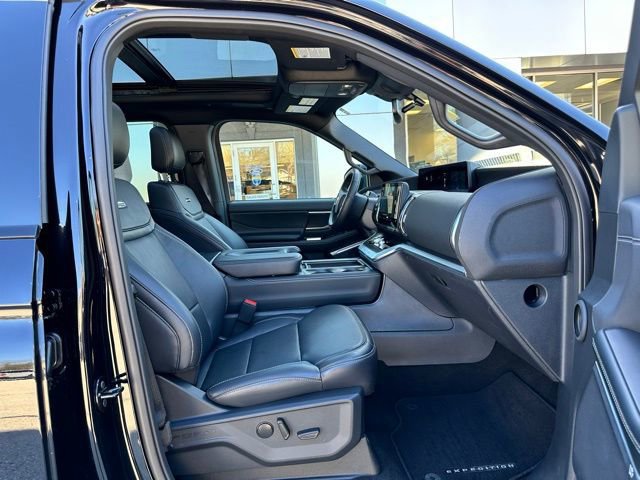 Certified 2025 Ford Expedition Max Platinum w/ Stealth Performance Package AWD/4WD image 75