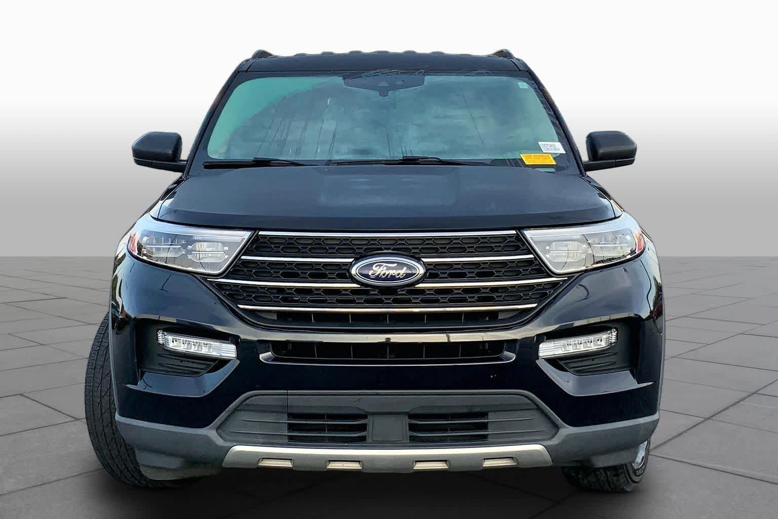 Certified 2020 Ford Explorer XLT w/ Equipment Group 202A RWD image 4