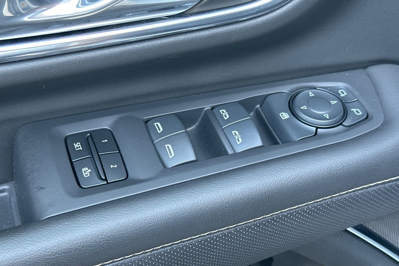 Used 2024 GMC Yukon XL SLT image 14