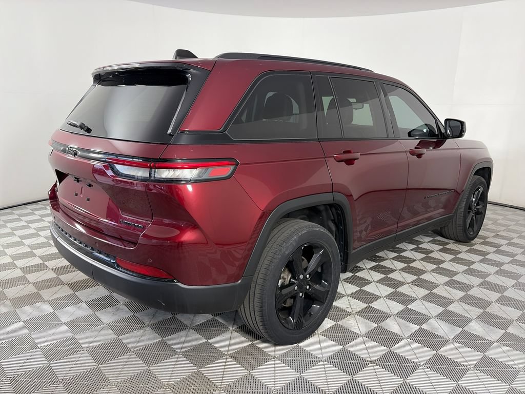 Used 2023 Jeep Grand Cherokee Limited w/ Black Appearance Package AWD/4WD image 7