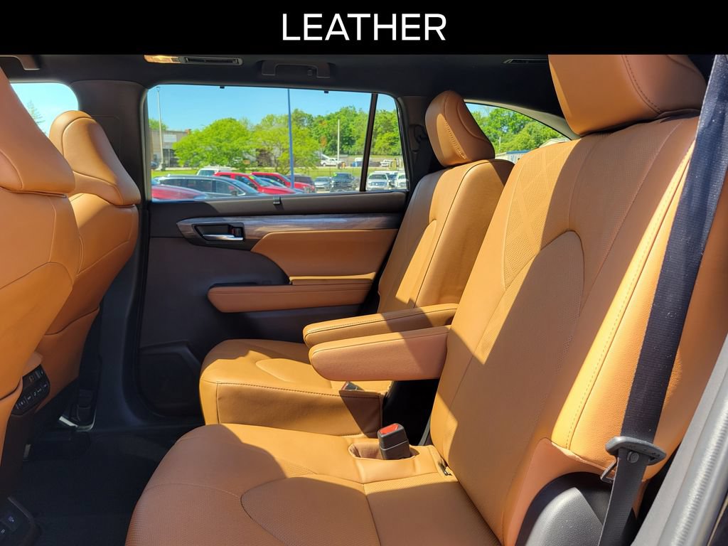 Used 2022 Toyota Highlander Platinum AWD/4WD image 12